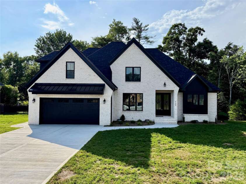 112 Wexford Pointe, Hickory, NC 28601.  MLS# CAR4390424, YatesRealty ID 2230. 