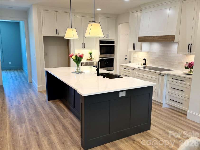 112 Wexford Pointe, Hickory, NC 28601.  MLS# CAR4390424, YatesRealty ID 2230. 