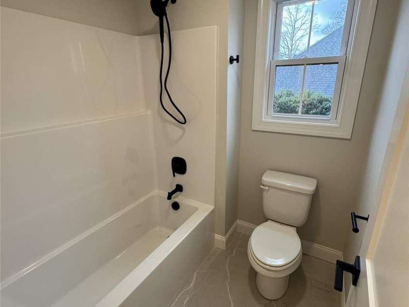 112 Wexford Pointe, Hickory, NC 28601.  MLS# CAR4390424, YatesRealty ID 2230. 