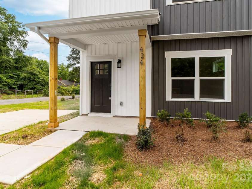 424 Airline Avenue, Shelby, NC 28150.  MLS# CAR4328271, YatesRealty ID 2230. 