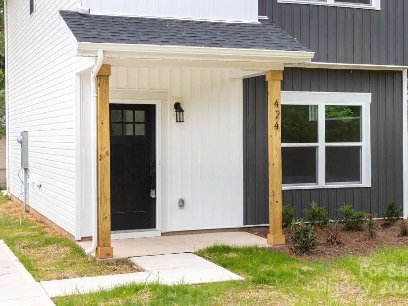 424 Airline Avenue, Shelby, NC 28150.  MLS# CAR4328271, YatesRealty ID 2230. 