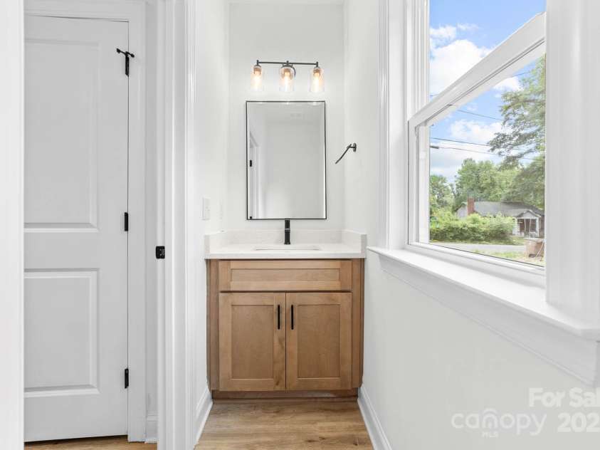 424 Airline Avenue, Shelby, NC 28150.  MLS# CAR4328271, YatesRealty ID 2230. 