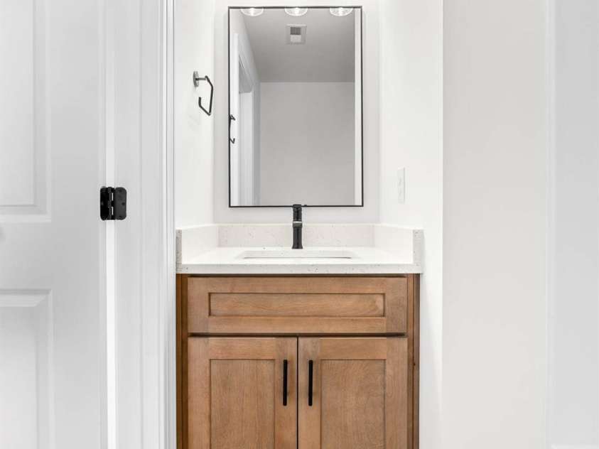 424 Airline Avenue, Shelby, NC 28150.  MLS# CAR4328271, YatesRealty ID 2230. 