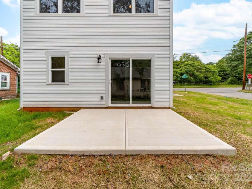 424 Airline Avenue, Shelby, NC 28150.  MLS# CAR4328271, YatesRealty ID 2230. 