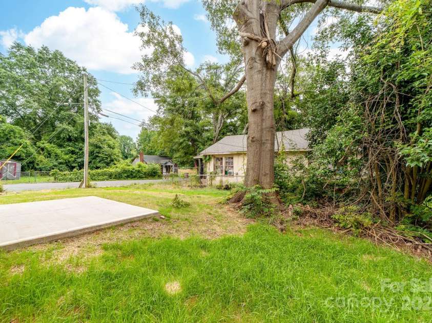 424 Airline Avenue, Shelby, NC 28150.  MLS# CAR4328271, YatesRealty ID 2230. 