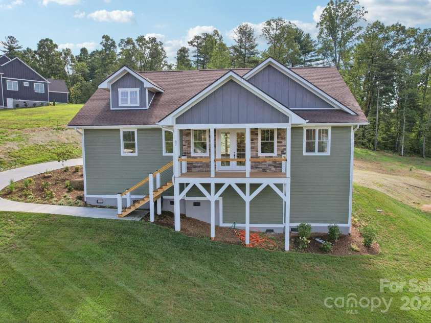 62 Maple Knoll Drive, Hendersonville, NC 28792.  MLS# CAR4120229, YatesRealty ID 2230. 
