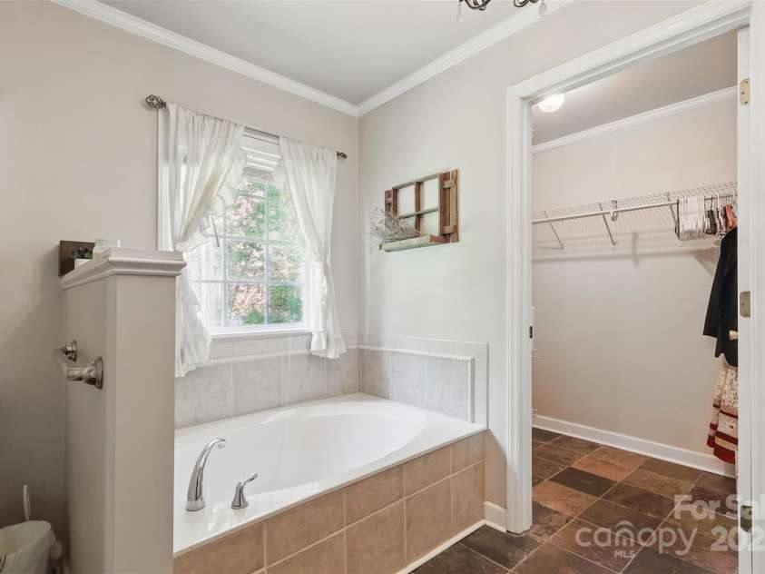 3432 Kernersville Road, Winston Salem, NC 27107.  MLS# CAR4253414, YatesRealty ID 22300. 