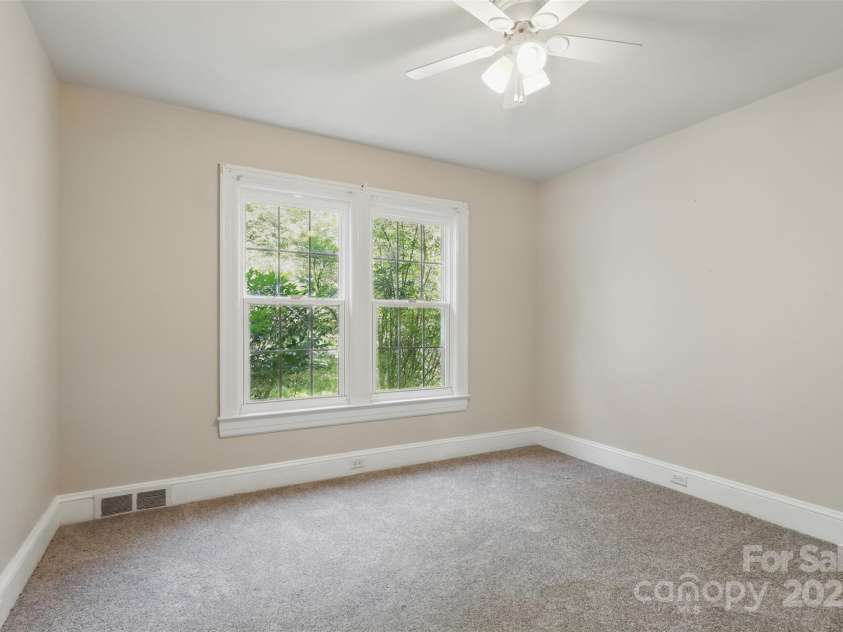 3432 Kernersville Road, Winston Salem, NC 27107.  MLS# CAR4253414, YatesRealty ID 22300. 
