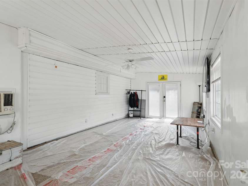 3432 Kernersville Road, Winston Salem, NC 27107.  MLS# CAR4253414, YatesRealty ID 22300. 