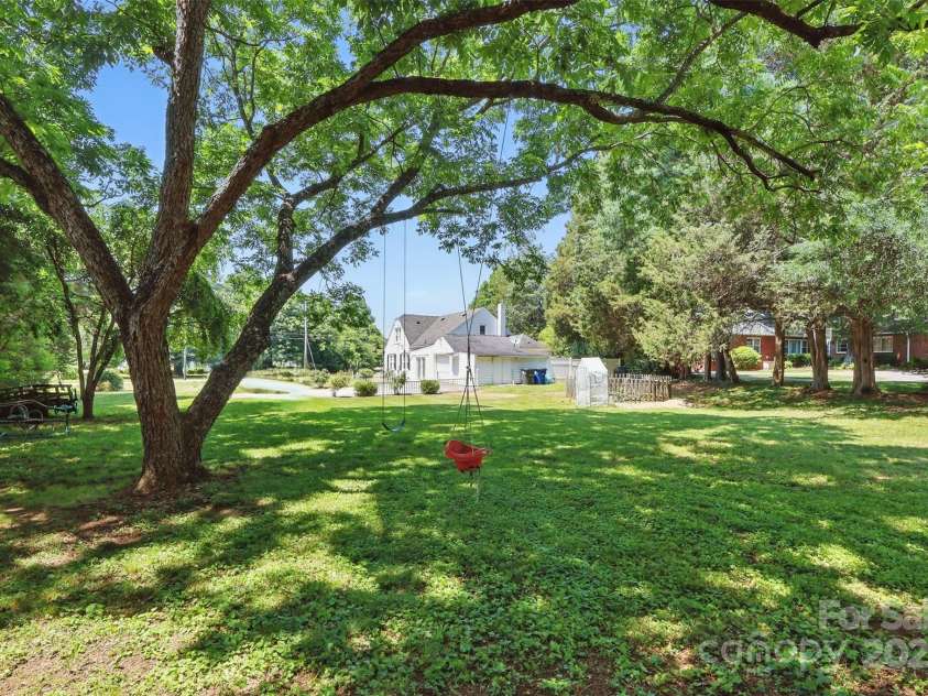 3432 Kernersville Road, Winston Salem, NC 27107.  MLS# CAR4253414, YatesRealty ID 22300. 