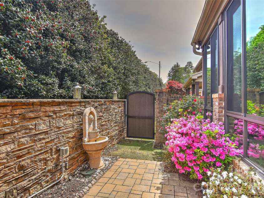 5909 Tred Avon Court, Charlotte, NC 28226.  MLS# CAR4363908, YatesRealty ID 22300. 
