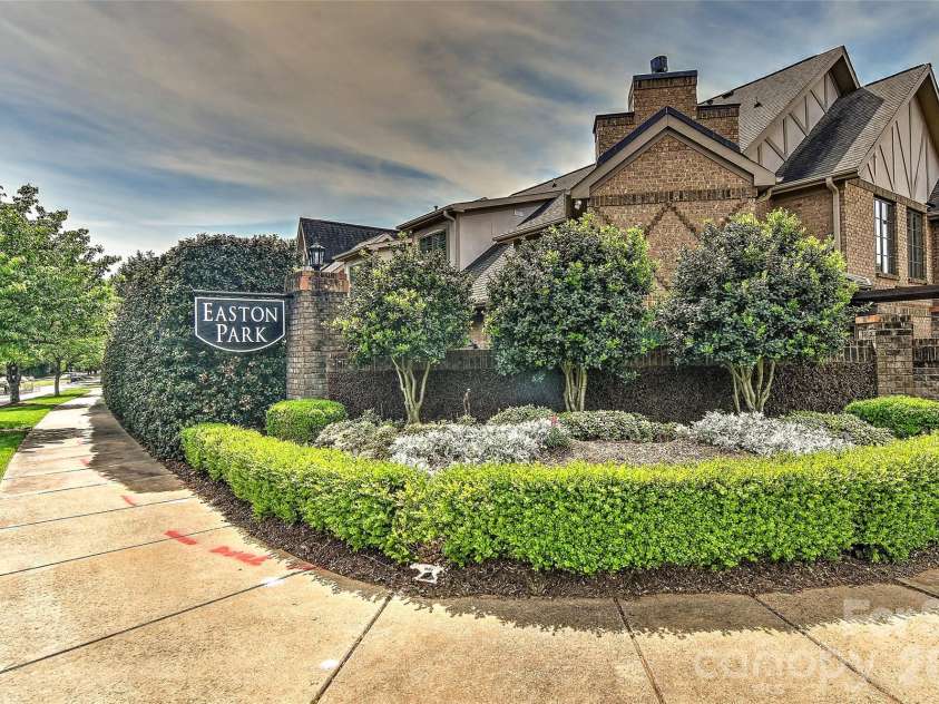 5909 Tred Avon Court, Charlotte, NC 28226.  MLS# CAR4363908, YatesRealty ID 22300. 