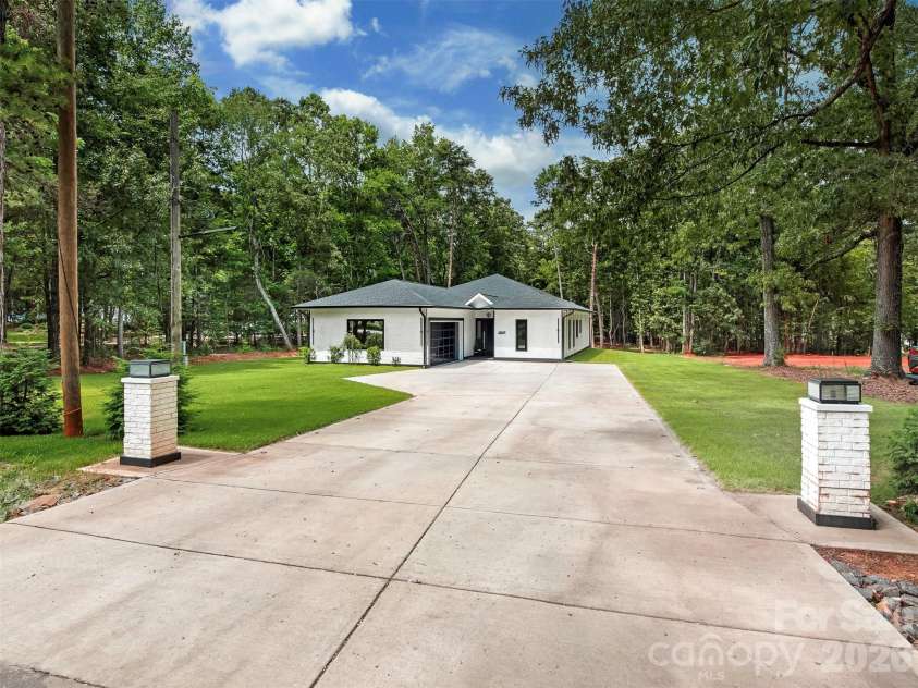 12930 Hamilton Road, Charlotte, NC 28273.  MLS# CAR4377146, YatesRealty ID 22301. 