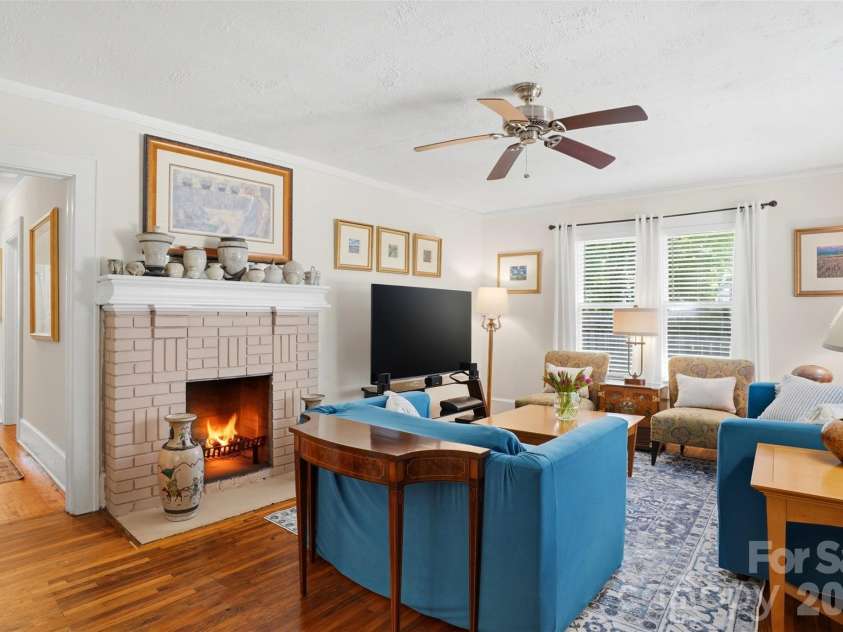 2412 Lola Avenue, Charlotte, NC 28205.  MLS# CAR4381455, YatesRealty ID 22302. 
