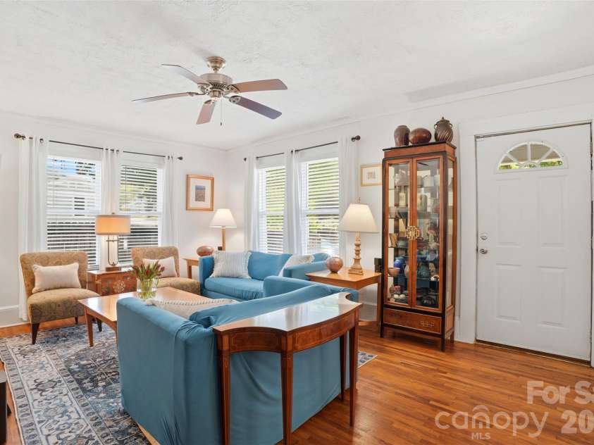 2412 Lola Avenue, Charlotte, NC 28205.  MLS# CAR4381455, YatesRealty ID 22302. 