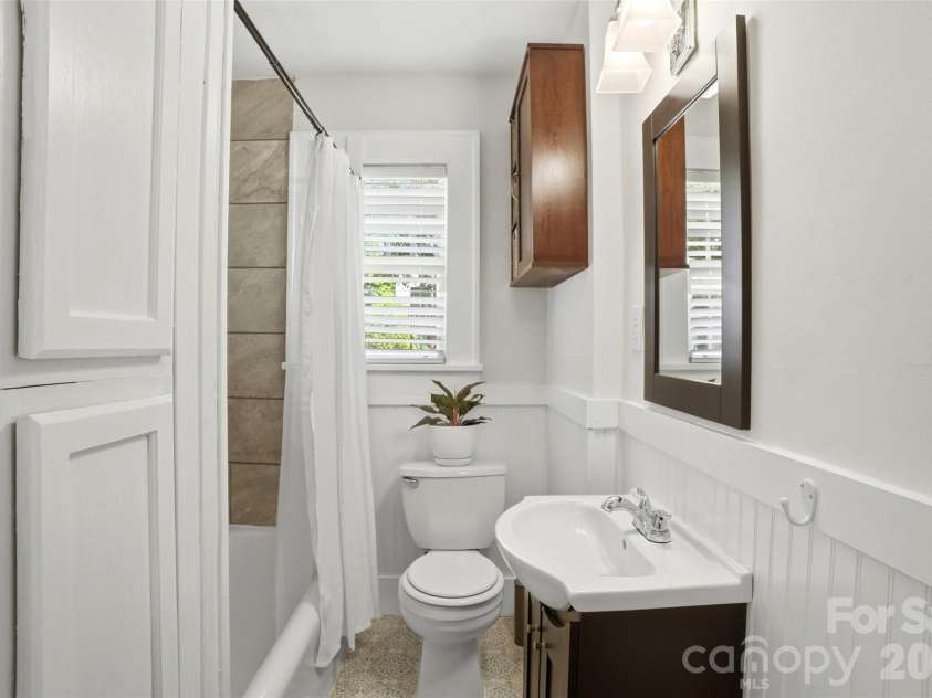 2412 Lola Avenue, Charlotte, NC 28205.  MLS# CAR4381455, YatesRealty ID 22302. 