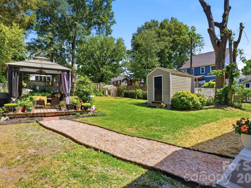 2412 Lola Avenue, Charlotte, NC 28205.  MLS# CAR4381455, YatesRealty ID 22302. 
