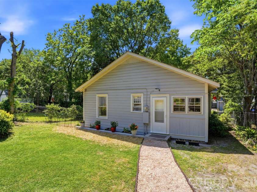 2412 Lola Avenue, Charlotte, NC 28205.  MLS# CAR4381455, YatesRealty ID 22302. 