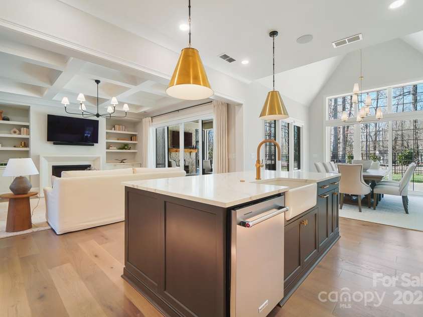 7215 Alexander Road, Charlotte, NC 28270.  MLS# CAR4260910, YatesRealty ID 22302. For illustrative purposes only on pictures