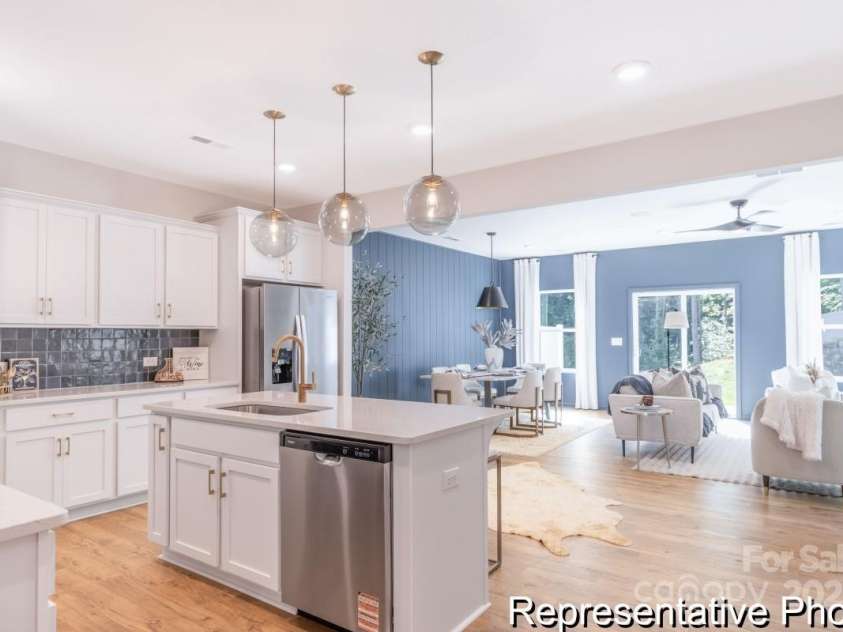 11619 Sapsucker Lane, Charlotte, NC 28215.  MLS# CAR4259515, YatesRealty ID 22304. 