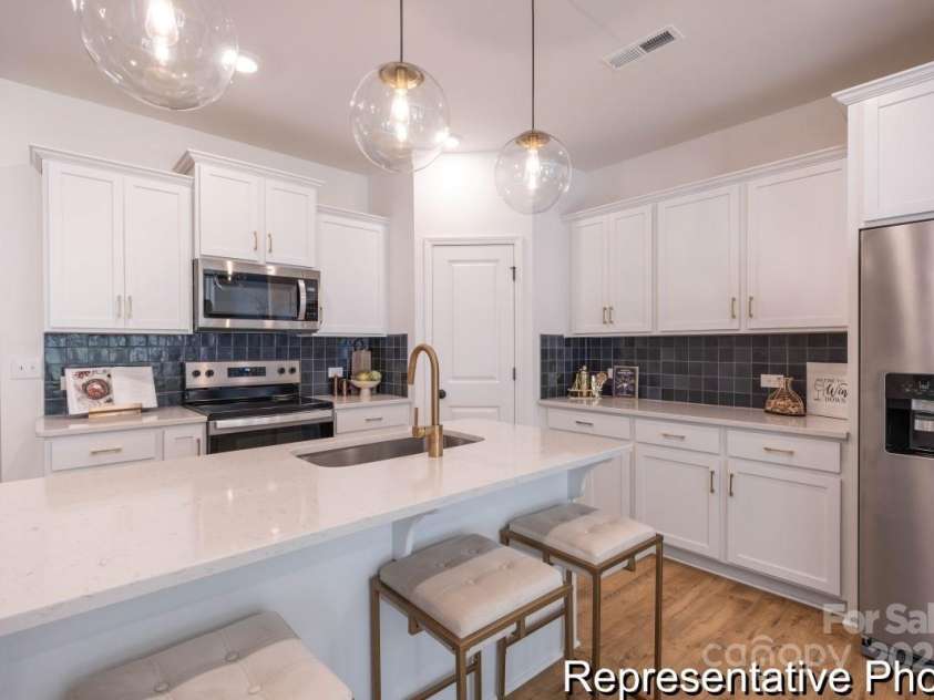 11619 Sapsucker Lane, Charlotte, NC 28215.  MLS# CAR4259515, YatesRealty ID 22304. 