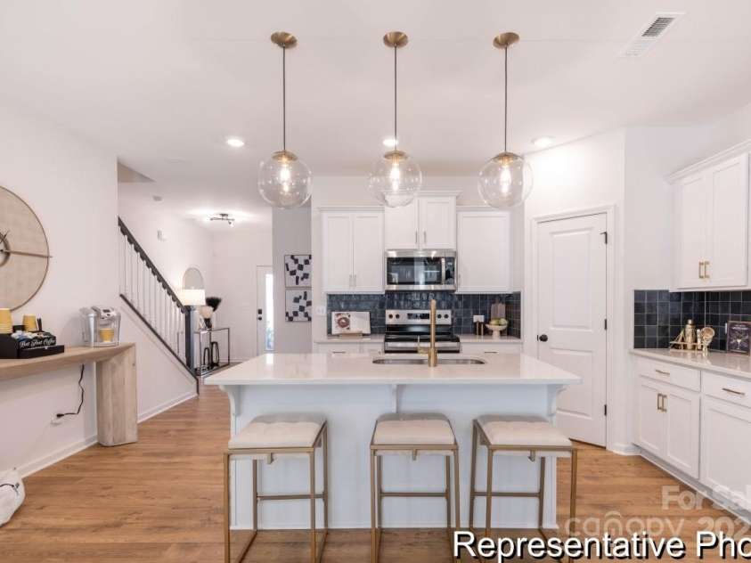 11619 Sapsucker Lane, Charlotte, NC 28215.  MLS# CAR4259515, YatesRealty ID 22304. 