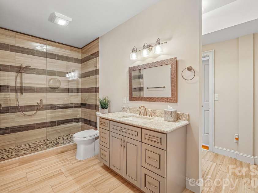 14503 Crest Court, Charlotte, NC 28278.  MLS# CAR4375931, YatesRealty ID 22304. 2nd primary bath in basement