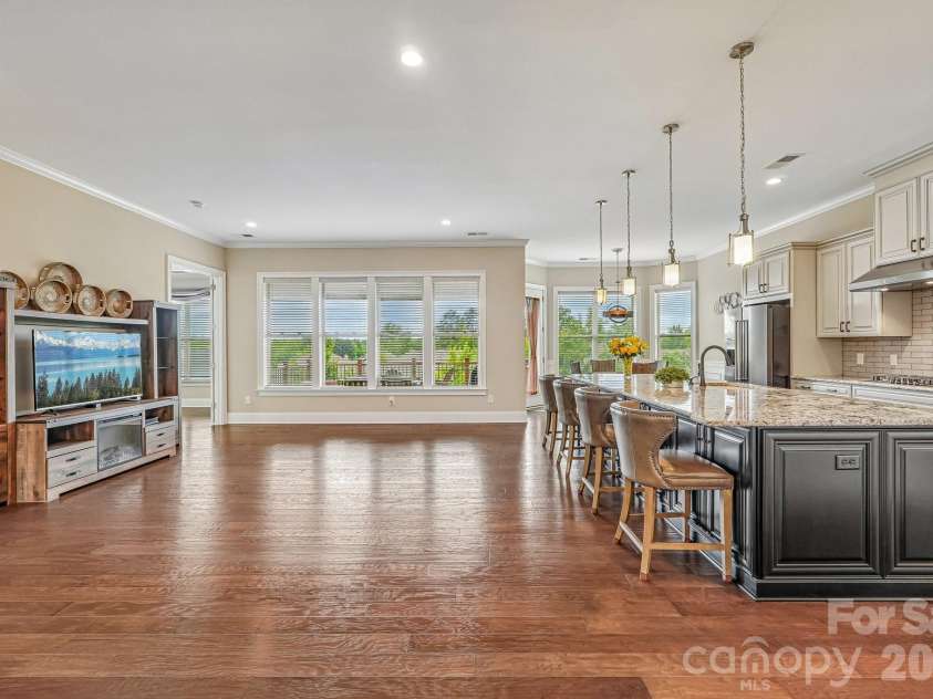 14503 Crest Court, Charlotte, NC 28278.  MLS# CAR4375931, YatesRealty ID 22304. 