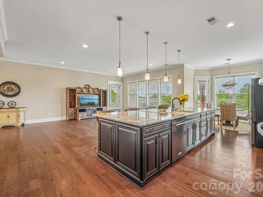 14503 Crest Court, Charlotte, NC 28278.  MLS# CAR4375931, YatesRealty ID 22304. 