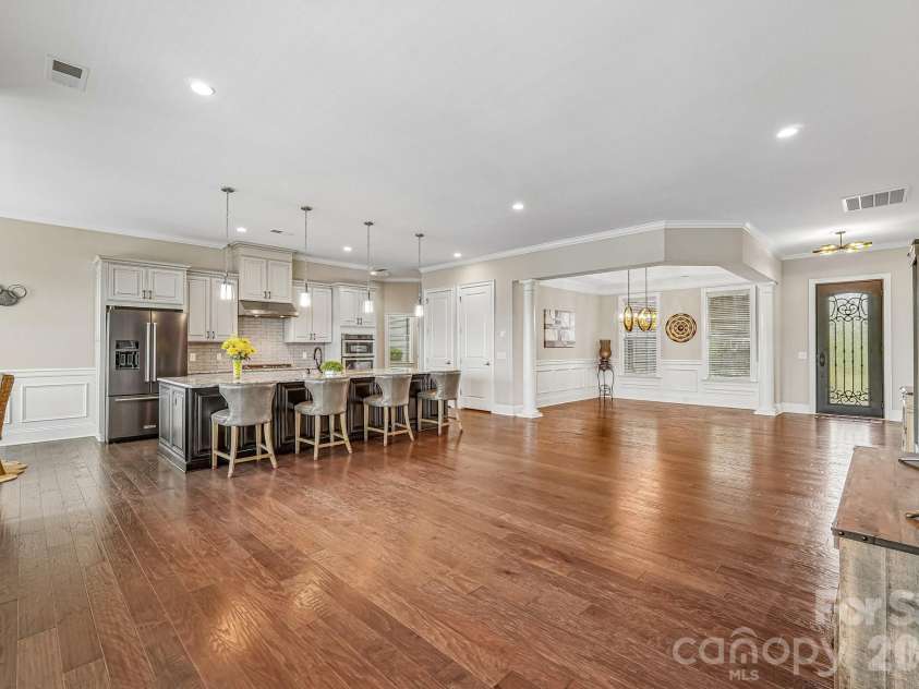 14503 Crest Court, Charlotte, NC 28278.  MLS# CAR4375931, YatesRealty ID 22304. 