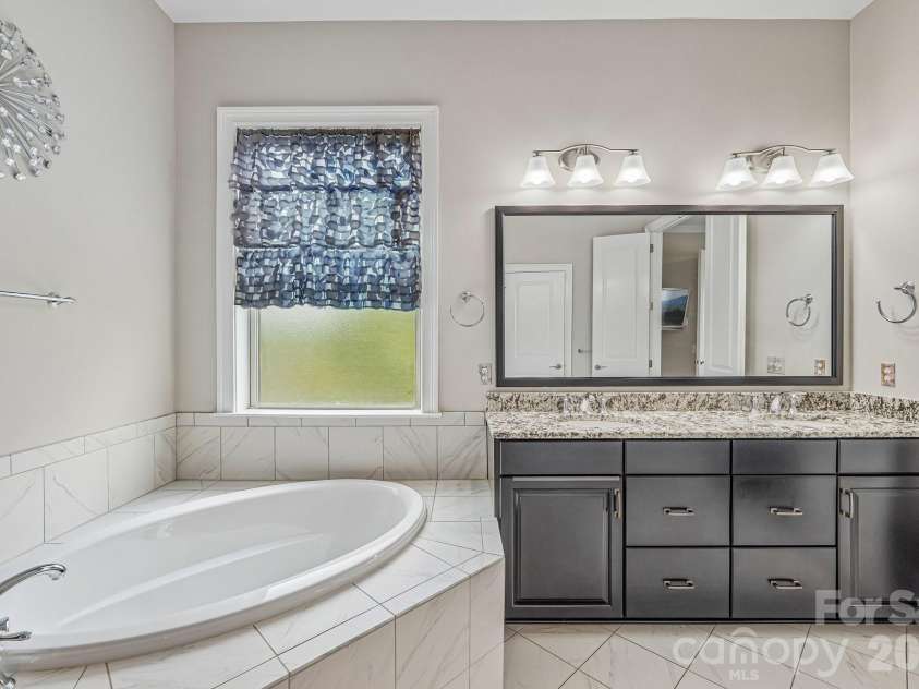 14503 Crest Court, Charlotte, NC 28278.  MLS# CAR4375931, YatesRealty ID 22304. 