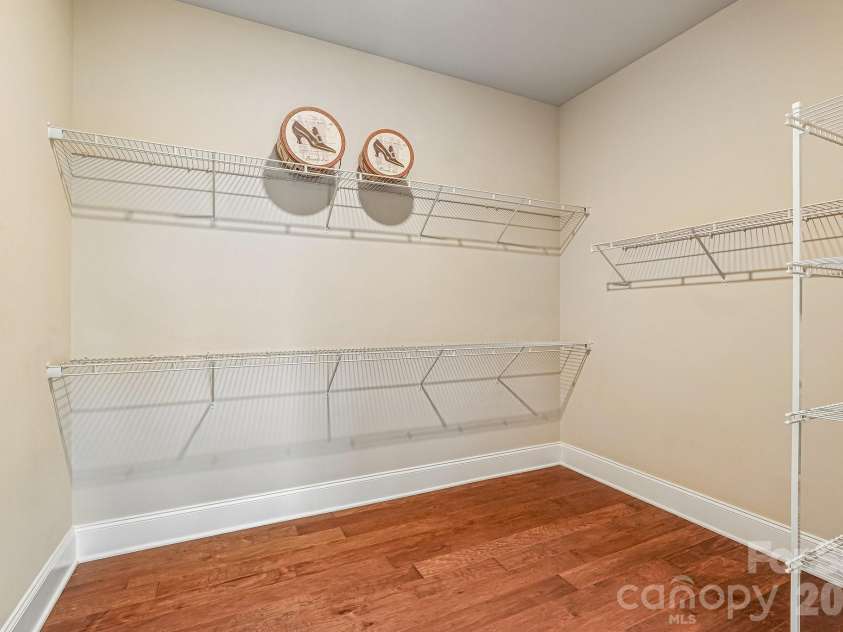14503 Crest Court, Charlotte, NC 28278.  MLS# CAR4375931, YatesRealty ID 22304. 