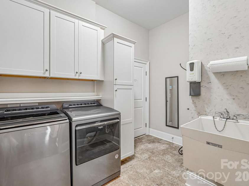 14503 Crest Court, Charlotte, NC 28278.  MLS# CAR4375931, YatesRealty ID 22304. 