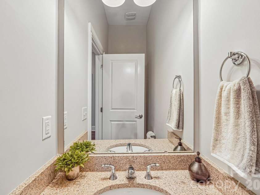 14503 Crest Court, Charlotte, NC 28278.  MLS# CAR4375931, YatesRealty ID 22304. 