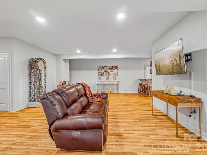 14503 Crest Court, Charlotte, NC 28278.  MLS# CAR4375931, YatesRealty ID 22304. 