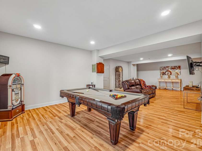 14503 Crest Court, Charlotte, NC 28278.  MLS# CAR4375931, YatesRealty ID 22304. 