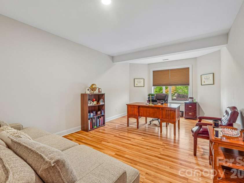 14503 Crest Court, Charlotte, NC 28278.  MLS# CAR4375931, YatesRealty ID 22304. 