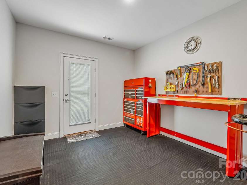 14503 Crest Court, Charlotte, NC 28278.  MLS# CAR4375931, YatesRealty ID 22304. 