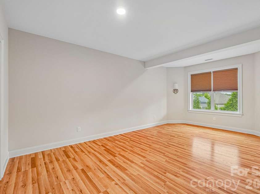14503 Crest Court, Charlotte, NC 28278.  MLS# CAR4375931, YatesRealty ID 22304. Basement level 2nd primary