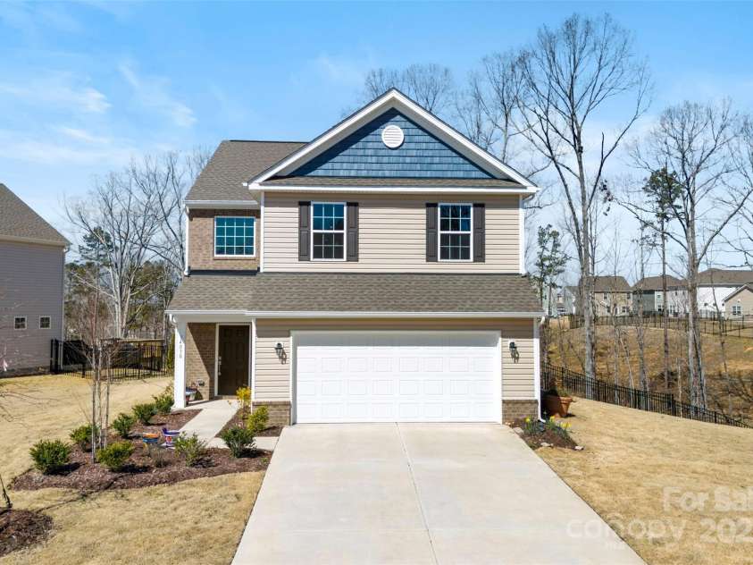 14030 Turncloak Drive, Charlotte, NC 28278.  MLS# CAR4229201, YatesRealty ID 22305. 