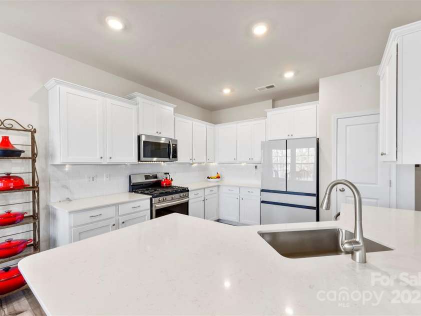 14030 Turncloak Drive, Charlotte, NC 28278.  MLS# CAR4229201, YatesRealty ID 22305. 