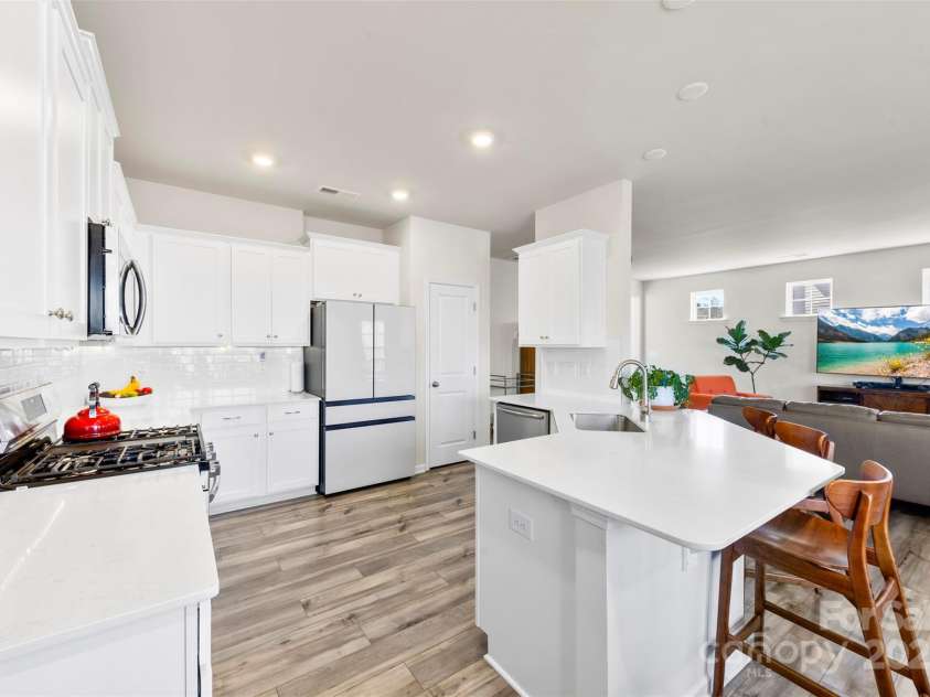 14030 Turncloak Drive, Charlotte, NC 28278.  MLS# CAR4229201, YatesRealty ID 22305. 