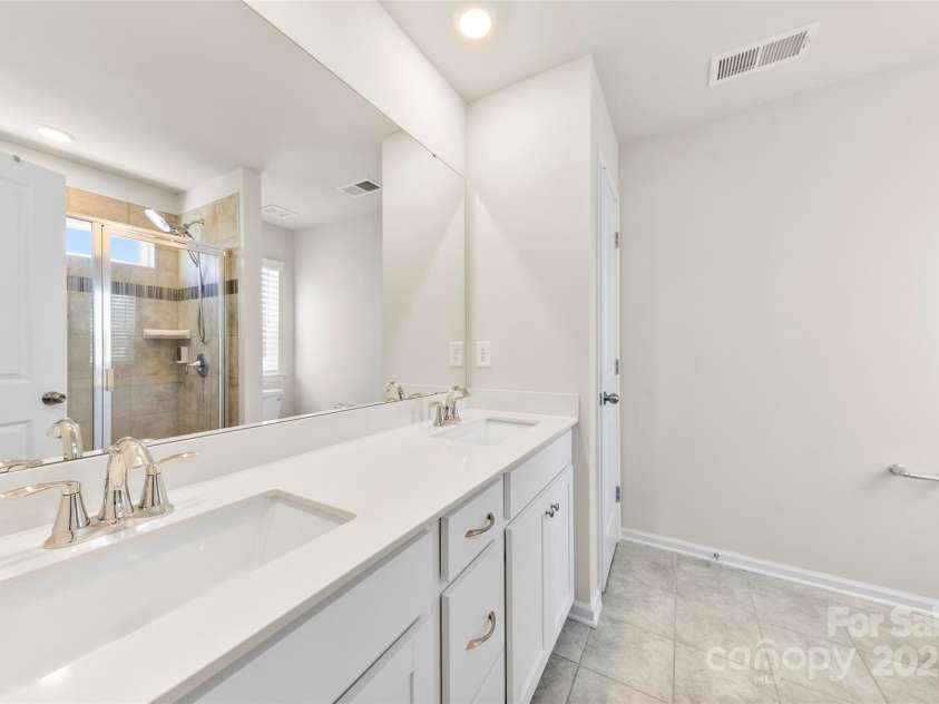 14030 Turncloak Drive, Charlotte, NC 28278.  MLS# CAR4229201, YatesRealty ID 22305. 