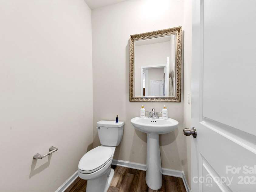 14030 Turncloak Drive, Charlotte, NC 28278.  MLS# CAR4229201, YatesRealty ID 22305. 