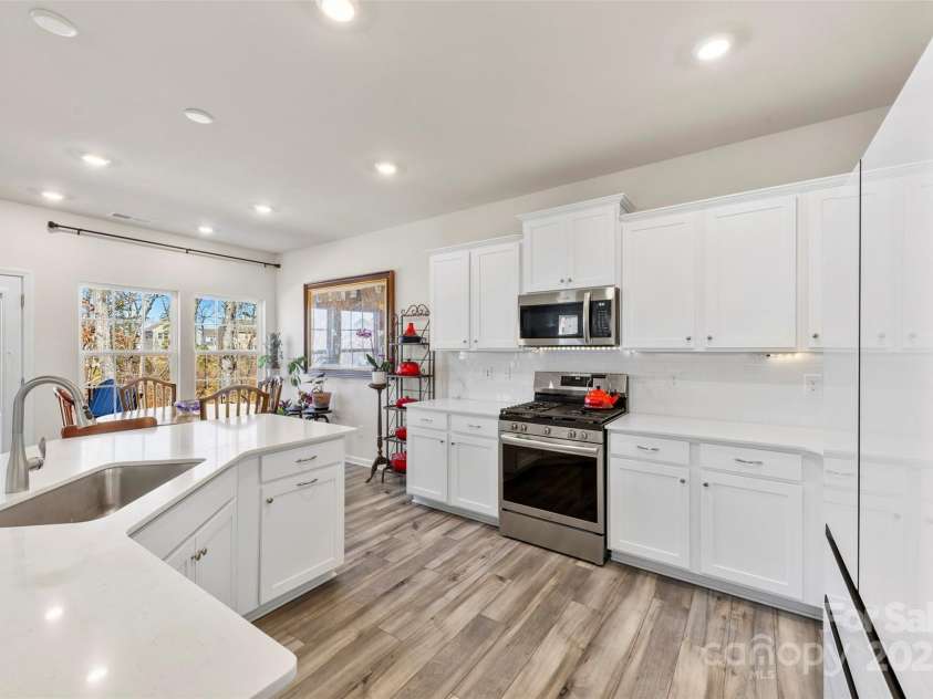 14030 Turncloak Drive, Charlotte, NC 28278.  MLS# CAR4229201, YatesRealty ID 22305. 