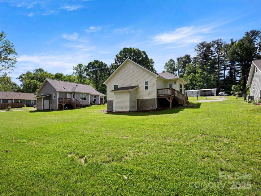 87 Markley Drive, Flat Rock, NC 28731.  MLS# CAR4258765, YatesRealty ID 22306. 