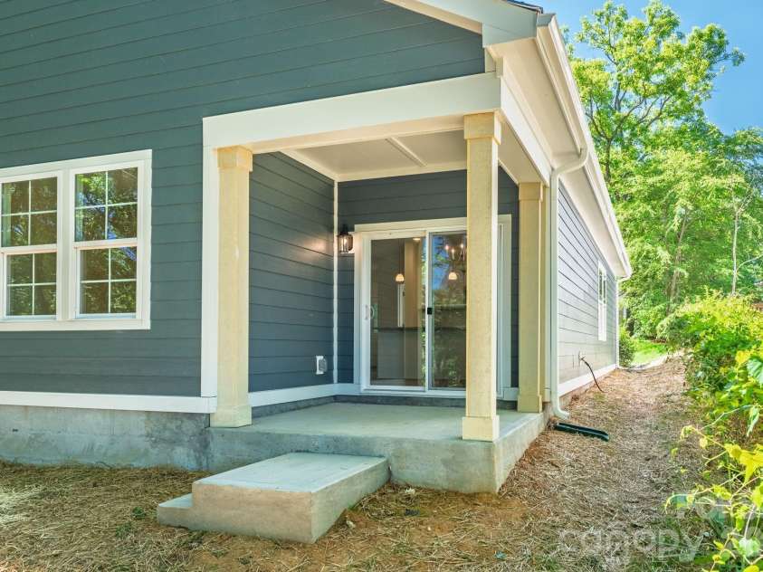 1332 Norris Avenue, Charlotte, NC 28206.  MLS# CAR4341791, YatesRealty ID 22307. 