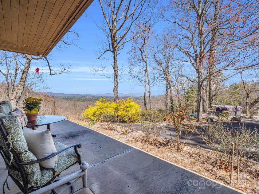 828 Foster Hill Drive, Hendersonville, NC 28739.  MLS# CAR4271476, YatesRealty ID 22307. 