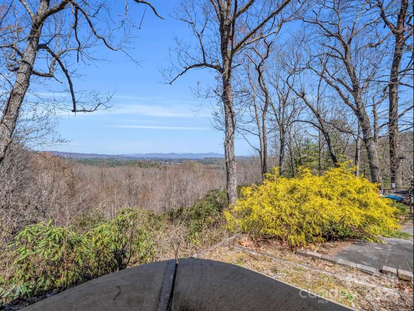 828 Foster Hill Drive, Hendersonville, NC 28739.  MLS# CAR4271476, YatesRealty ID 22307. 