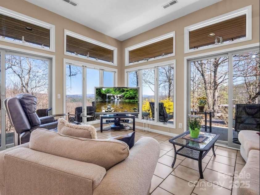 828 Foster Hill Drive, Hendersonville, NC 28739.  MLS# CAR4271476, YatesRealty ID 22307. 